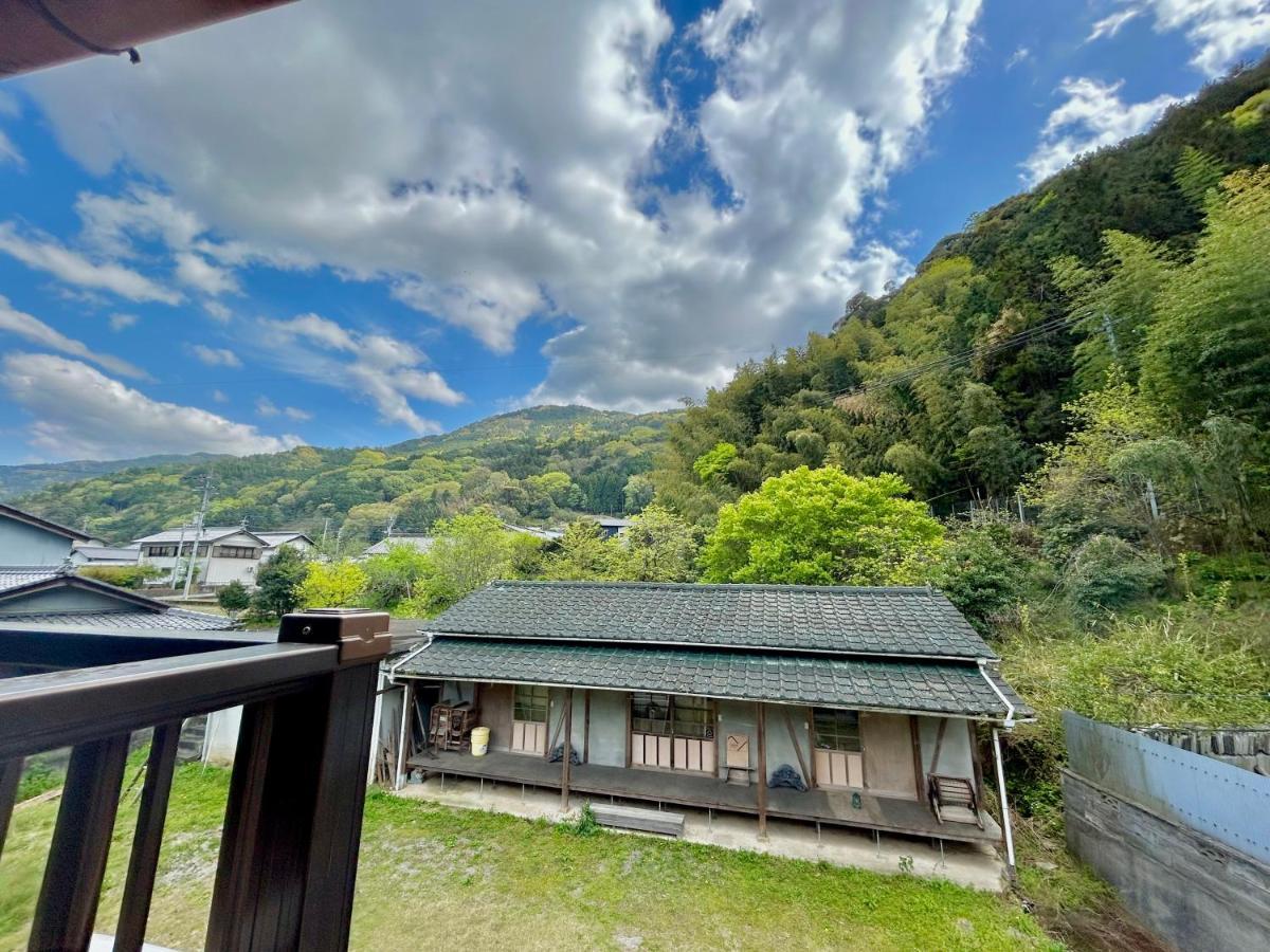 四国旅行のhub拠点 古民家ゲストハウス Heso Camp Miyoshi  Bagian luar foto